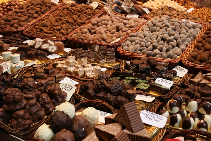 vitrine-DRAGUIGNAN-min_chocolates_chocolate_nibble_sweetness_fine_chocolates_gourmet_candy_brand-752083