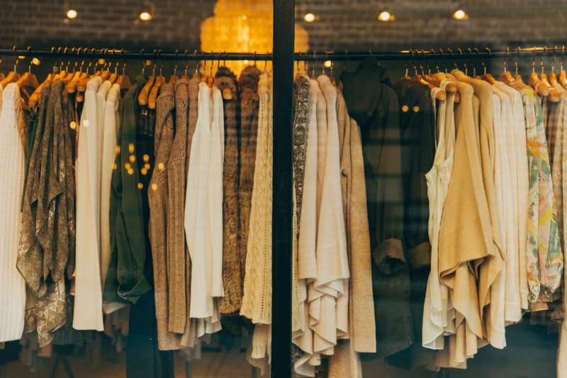 vitrine-DRAGUIGNAN-min_clothe_fashion_store_shop_window_store_front-21277