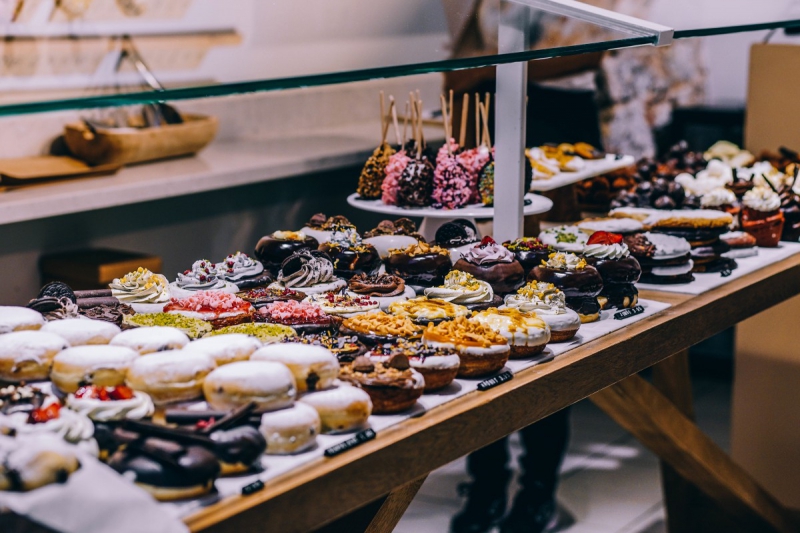 vitrine-DRAGUIGNAN-min_shop_dessert_pastry_bakery_counter-184398